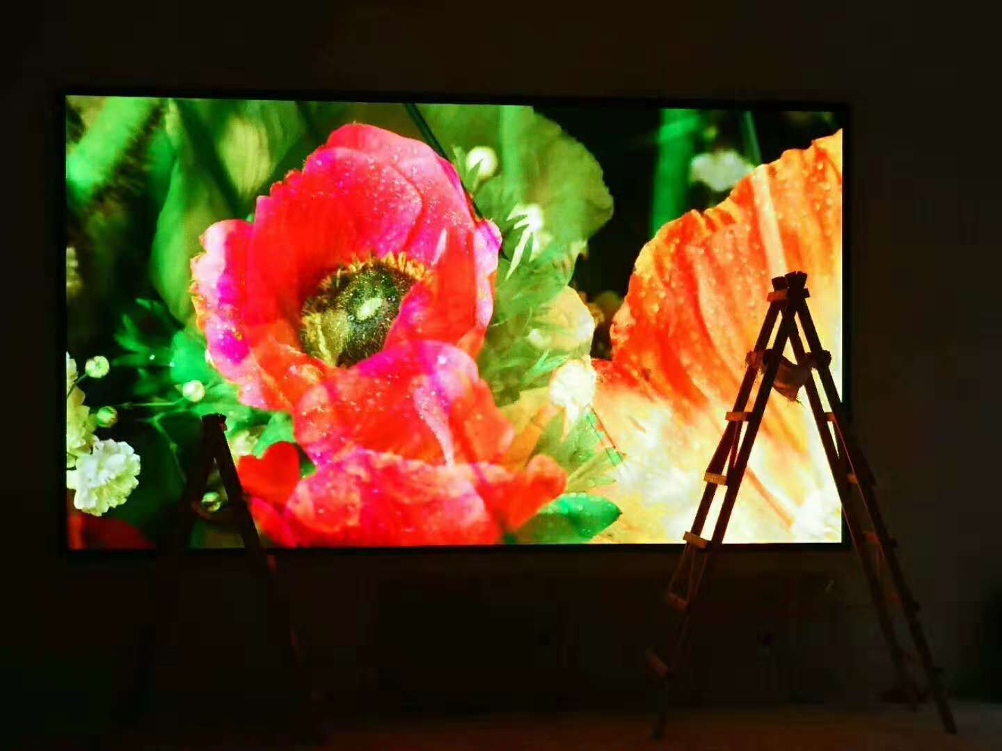 廣州室內(nèi)P2小間距全彩顯示屏安裝調(diào)試完成