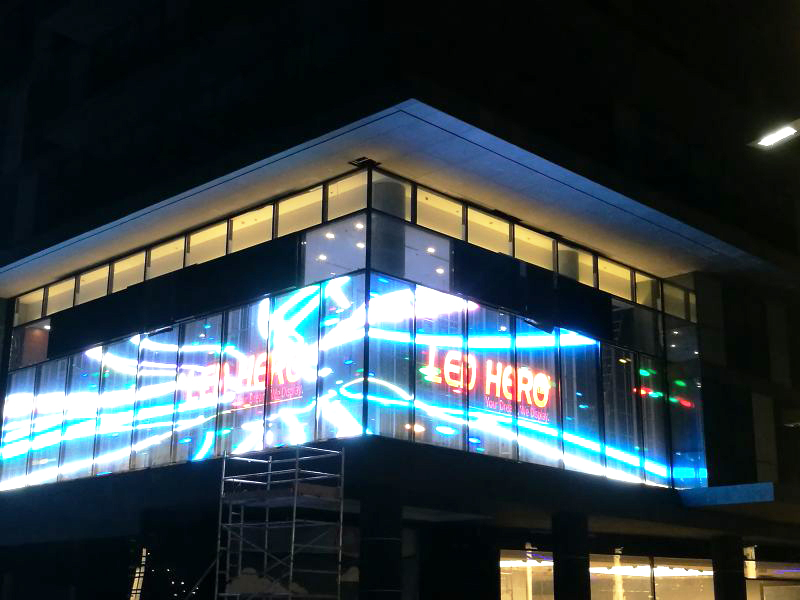 迪拜勞斯萊斯P7.82led透明屏案例