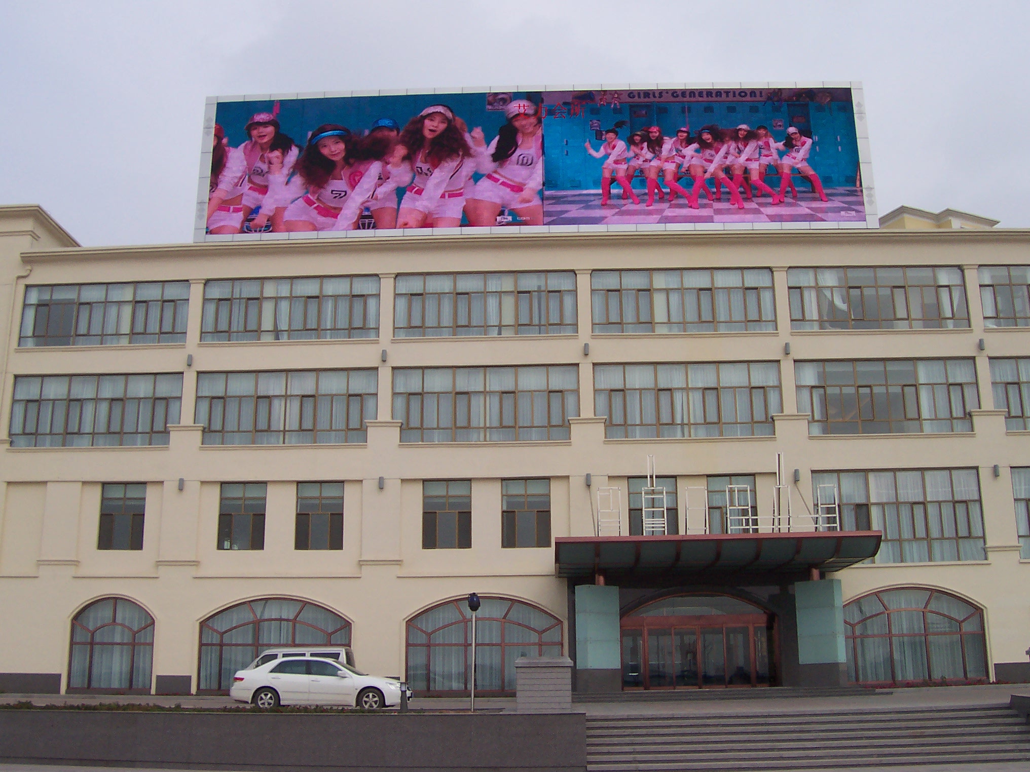 內(nèi)蒙古鄂爾多斯 戶外P16全彩屏  150平方